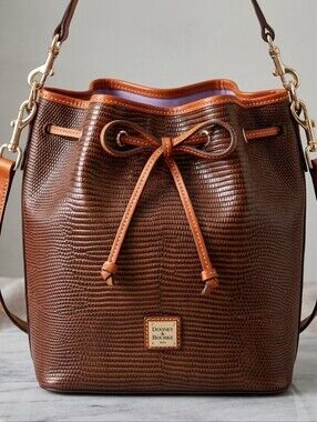 Dooney & Bourke Chestnut Textured Lizard- Emboased Drawstring Bucket Bag. NWT🫶
